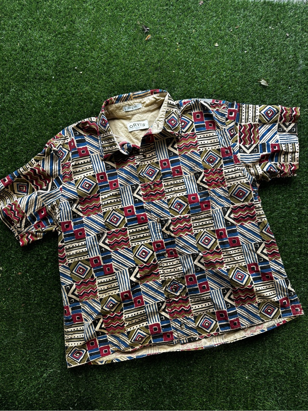 Orvis Short-Sleeve Button-Down Shirt in Multi Red, Blue, Cream, Black